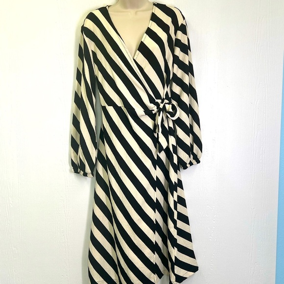 H&M - Black And White Stripe Balloon Long Sleeve Wrap Dress Size Medium - Picture 3 of 12
